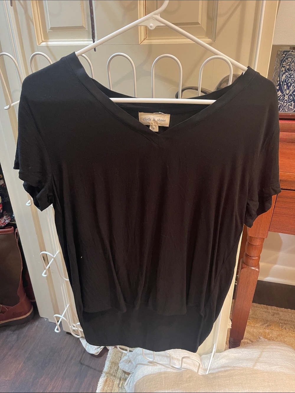 cloth & stone Black V-Neck Short Sleeve Tee